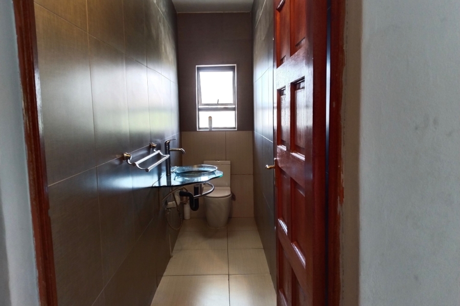 5 Bedroom Property for Sale in Birdwood Estate North West